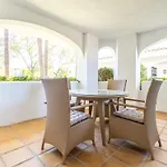 Apartamento Con Piscina. Los Naranjos De Marbella
