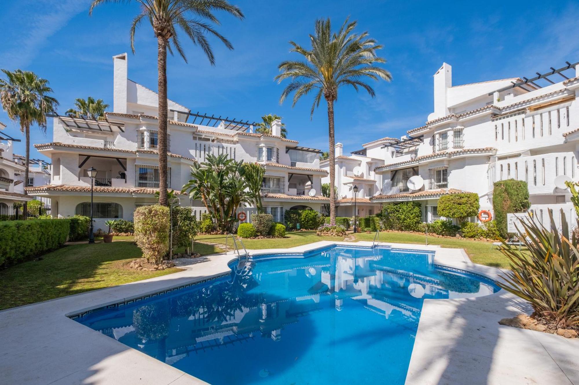 Apartment Con Piscina. Naranjos De Marbella