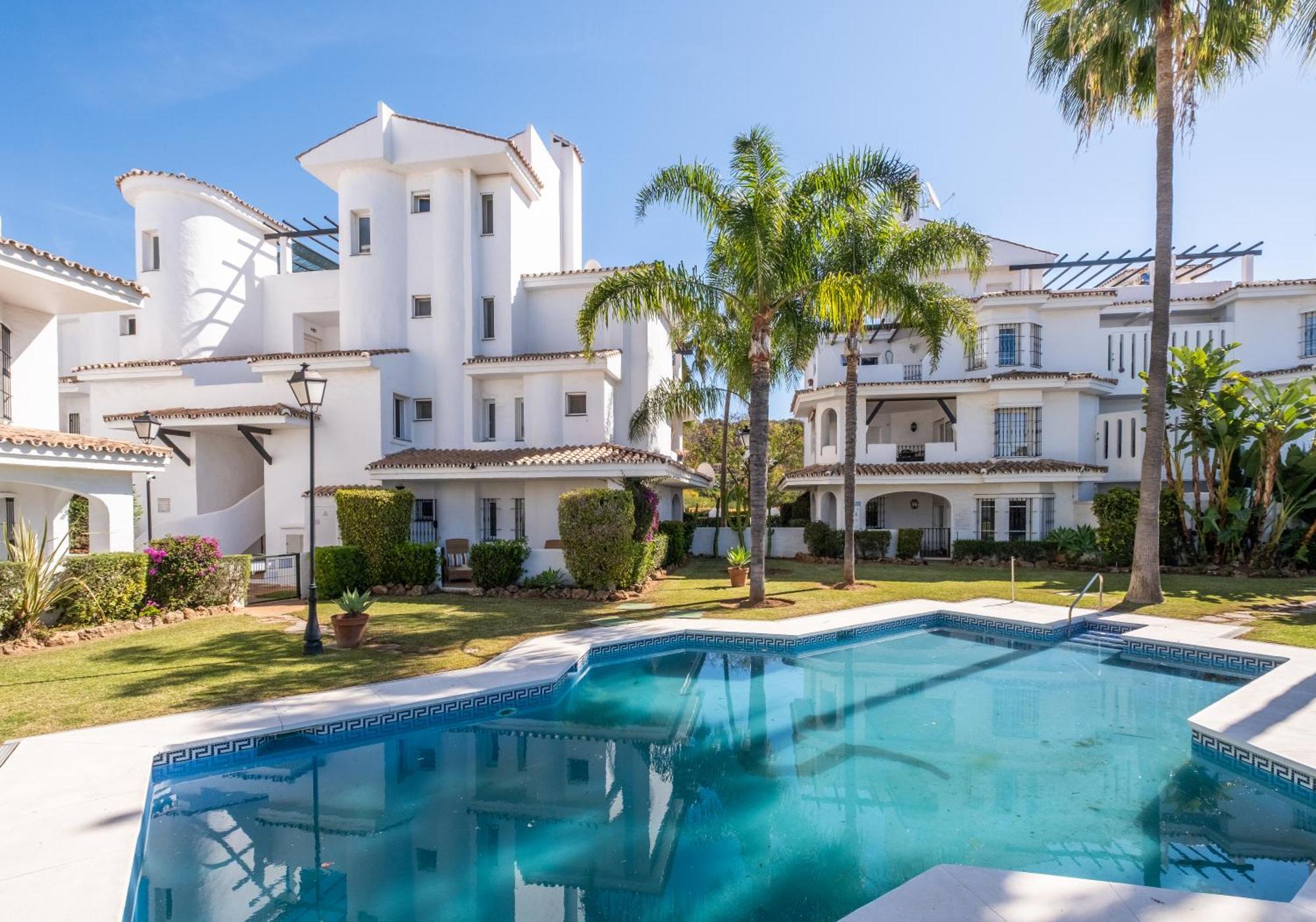 Apartment Con Piscina. Naranjos De